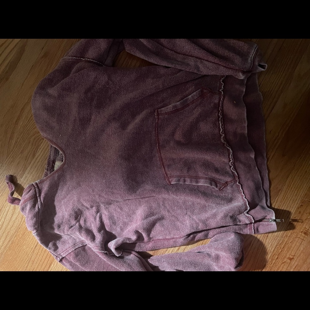 Pink sweatshirt with zipper detail